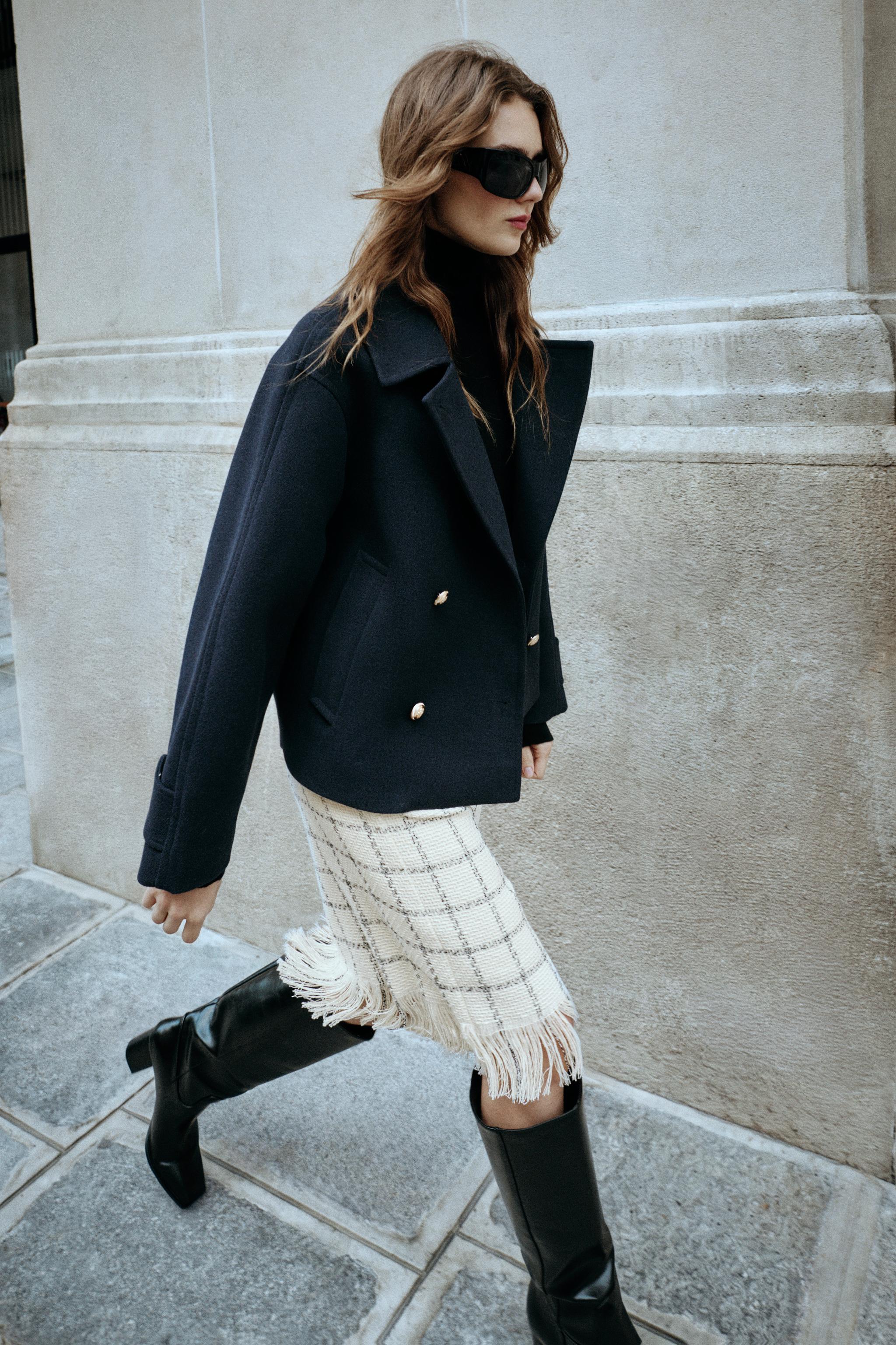 MANTEAU COURT À BOUTONNAGE CROISÉ