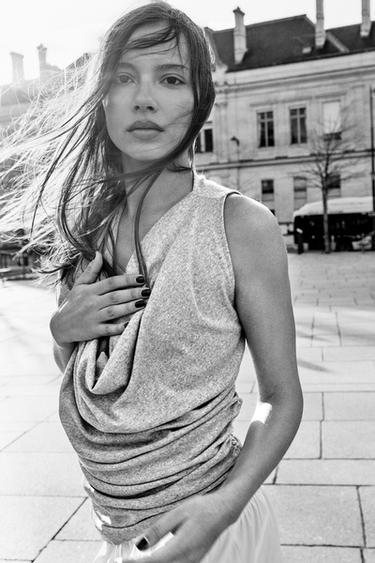 TOP ASIMETRIK ME RRUDHA - Gri me cirka nga Zara