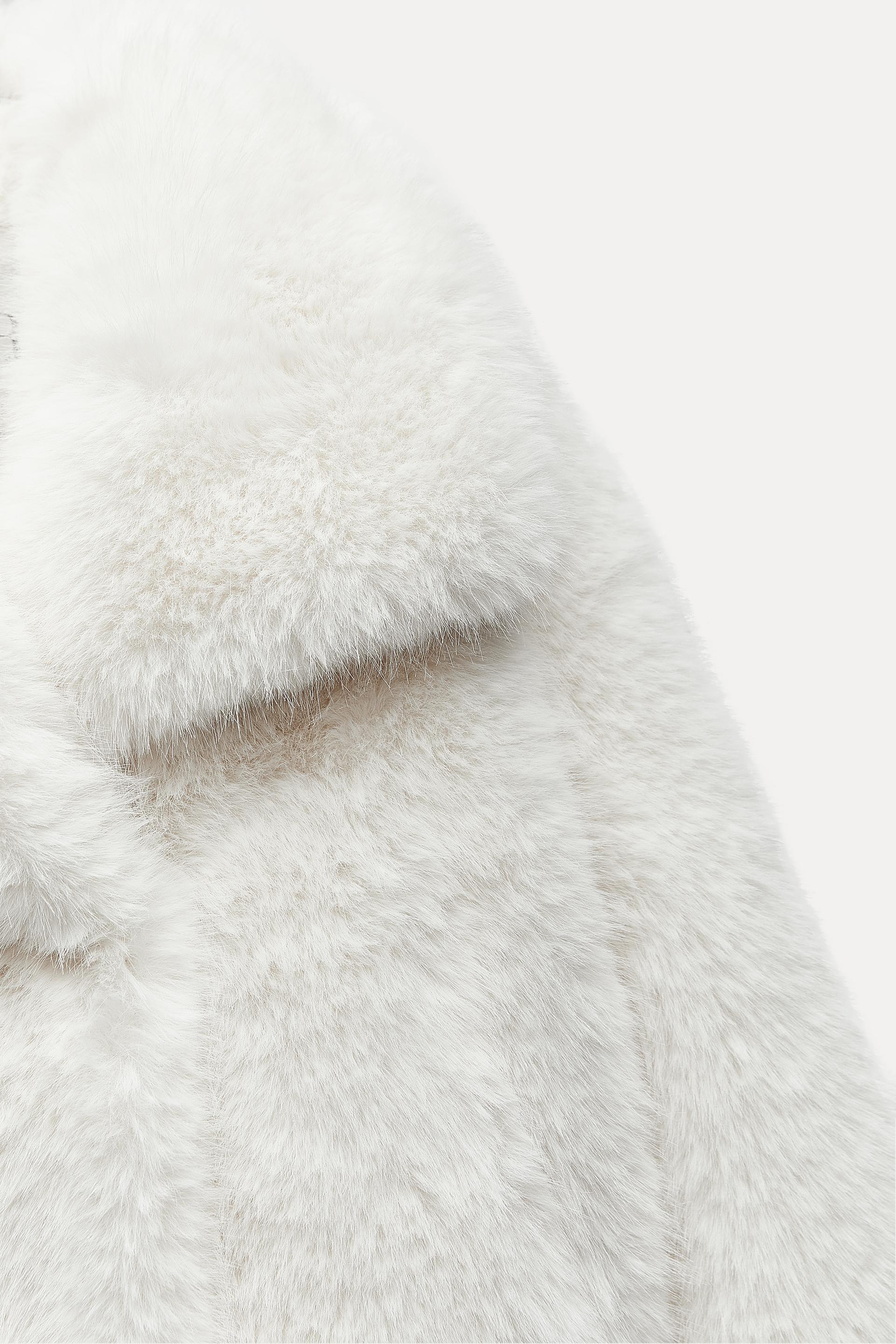 Zara faux fur 🤎 Ref: 4360/240 Zara cap 💙 Ref: 0653/305 Link in a  highlights 💫 . . . . #fauxfur #winteroutfit #hermesbag #fauxfur