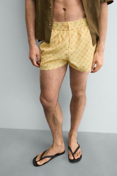 MAILLOT DE BAIN MI-LONG À IMPRIMÉ GÉOMÉTRIQUE DÉLAVÉ - Jaune de Zara - Image 6