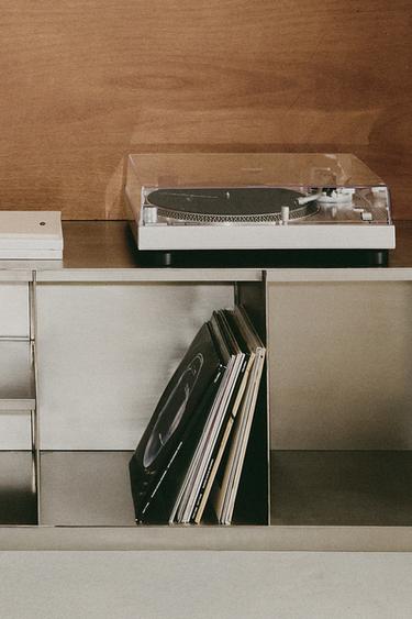 كونسول ستيل مقاوم للصدأ - فضي مطفي الخاص بـ Zara