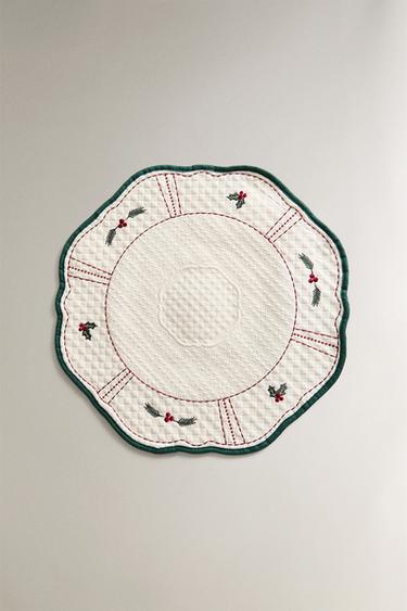 QUILTED CHRISTMAS PLACEMAT - Red by Zara
