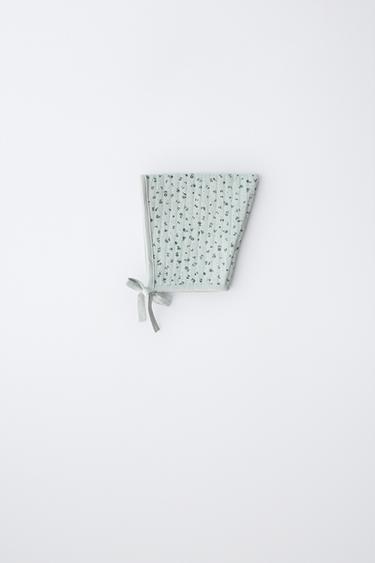 СТЕГАНЫЙ ЧЕПЧИК С ЦВЕТАМИ — ЗЕЛЕНОВАТЫЙ от Zara