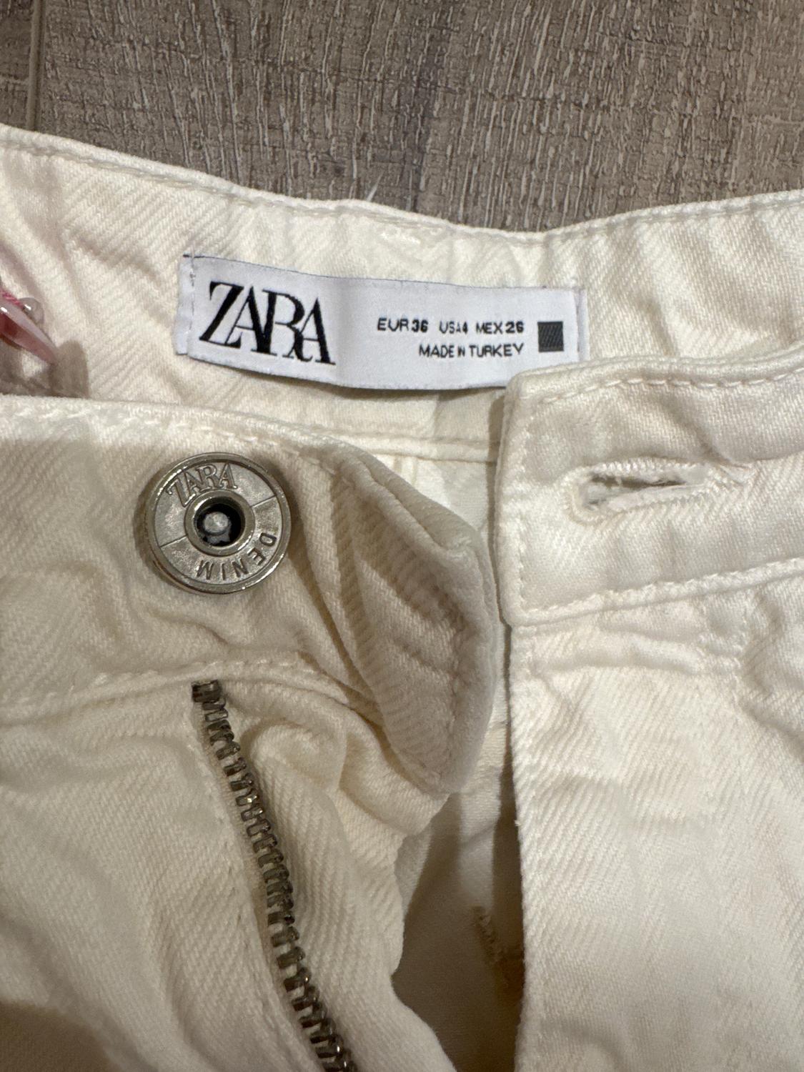 1975 HIGH-WAISTED MOM FIT DENIM SHORTS - Image 3