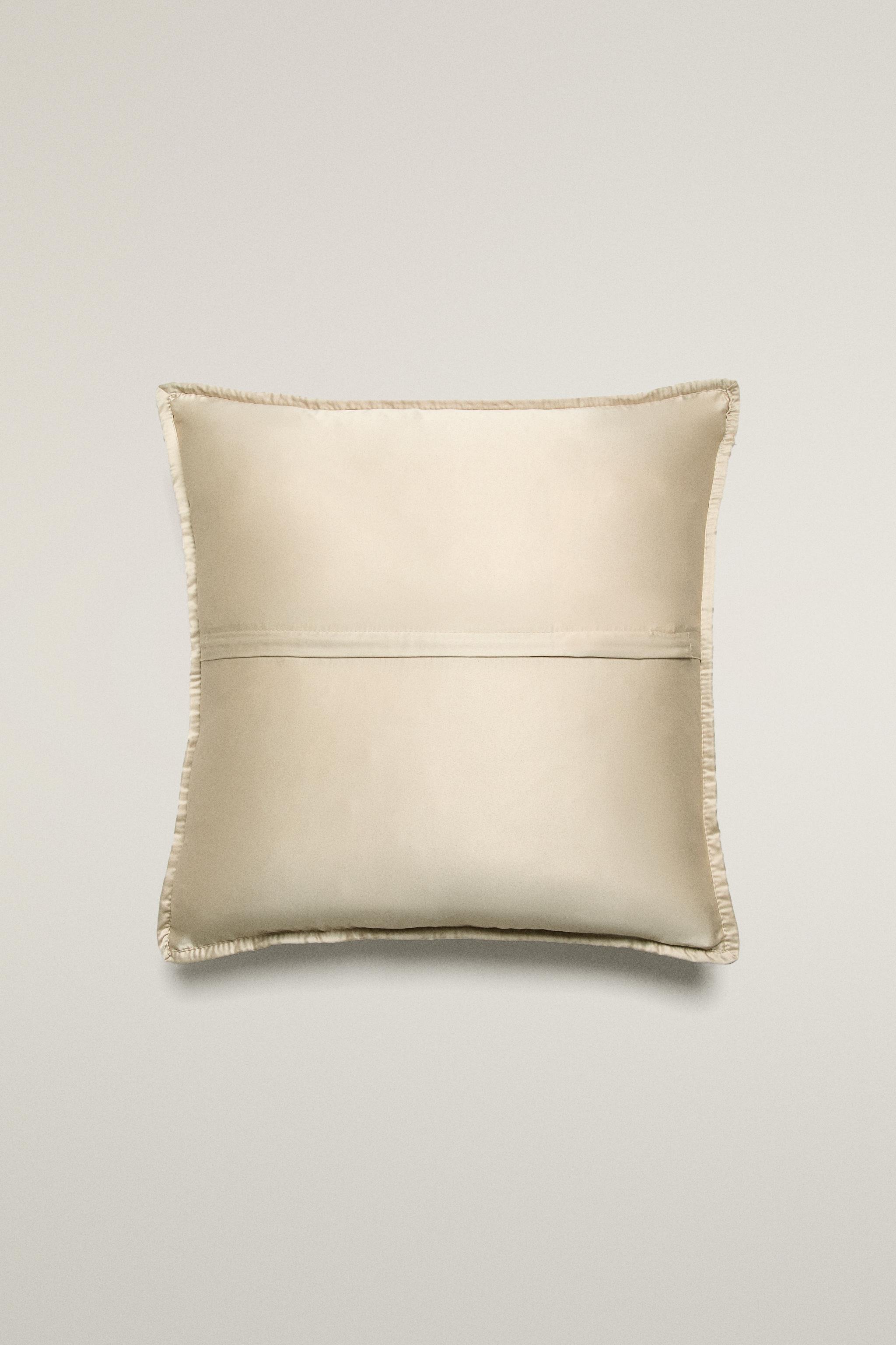 PLAIN SATEEN PILLOW SHAM FOR QUILT WITH KNOTS