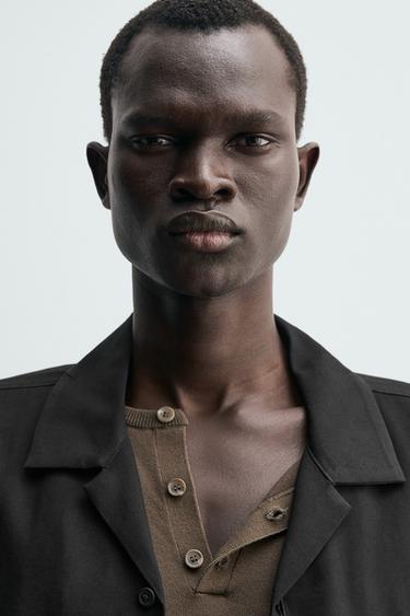 قميص منسدل RELAXED FIT - أسود الخاص بـ Zara