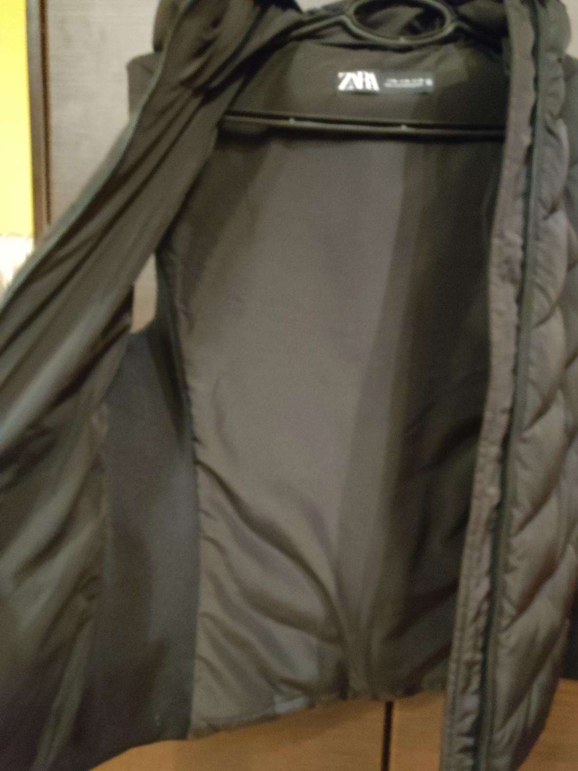 FITTED PUFFER GILET WITH HOOD - Image 7