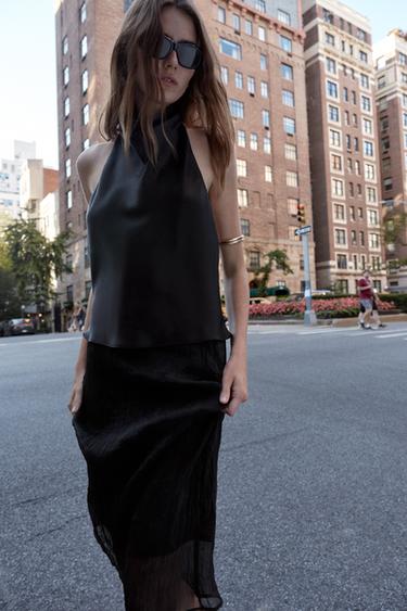TOP HALTER SATINADO - Negro de Zara