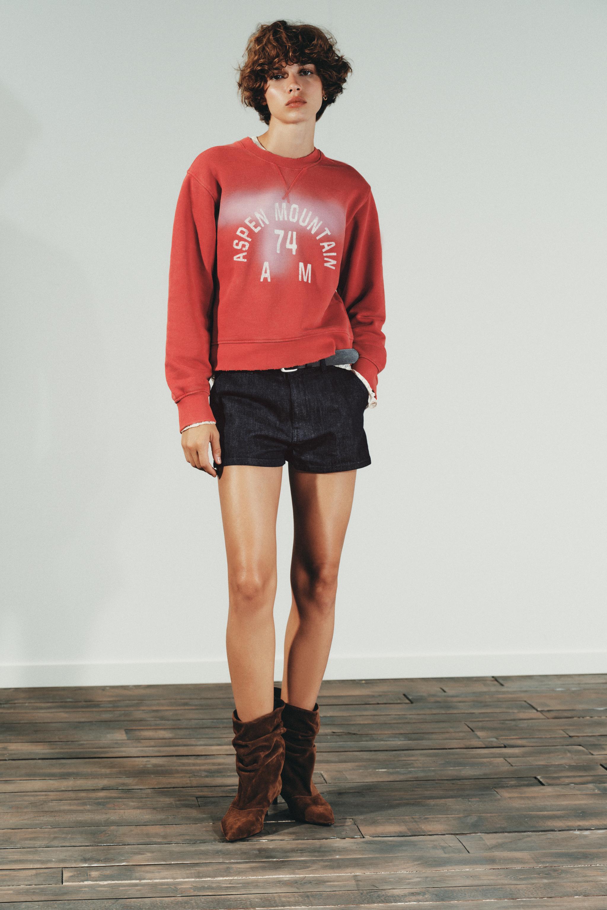 ウォッシュ加工テキスト入りスウェットシャツ - レッド | ZARA