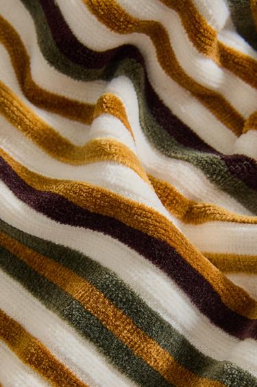 STRIPED VELOUR BATH TOWEL - متعدد الألوان الخاص بـ Zara