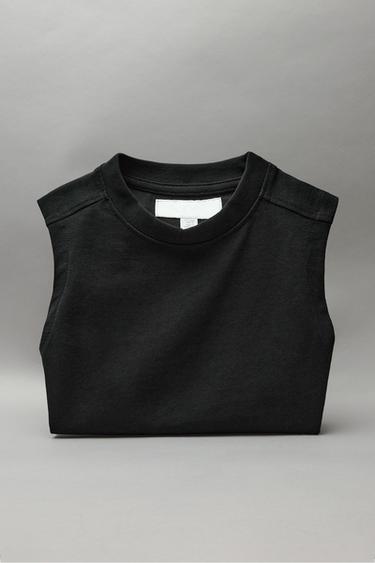 T-SHIRT LISA SEM MANGAS COM ETIQUETA - Preto da Zara