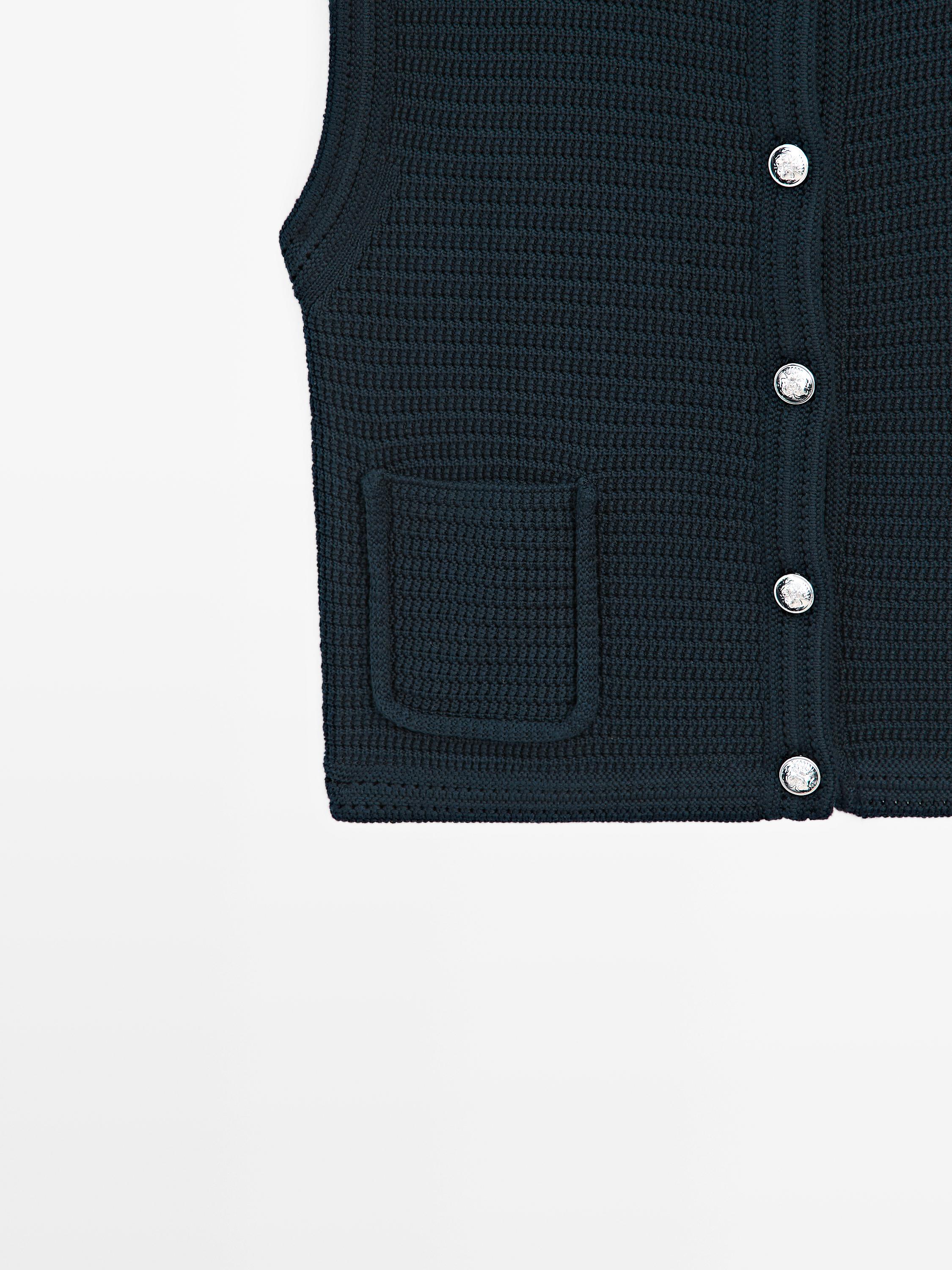 Knit vest with golden buttons