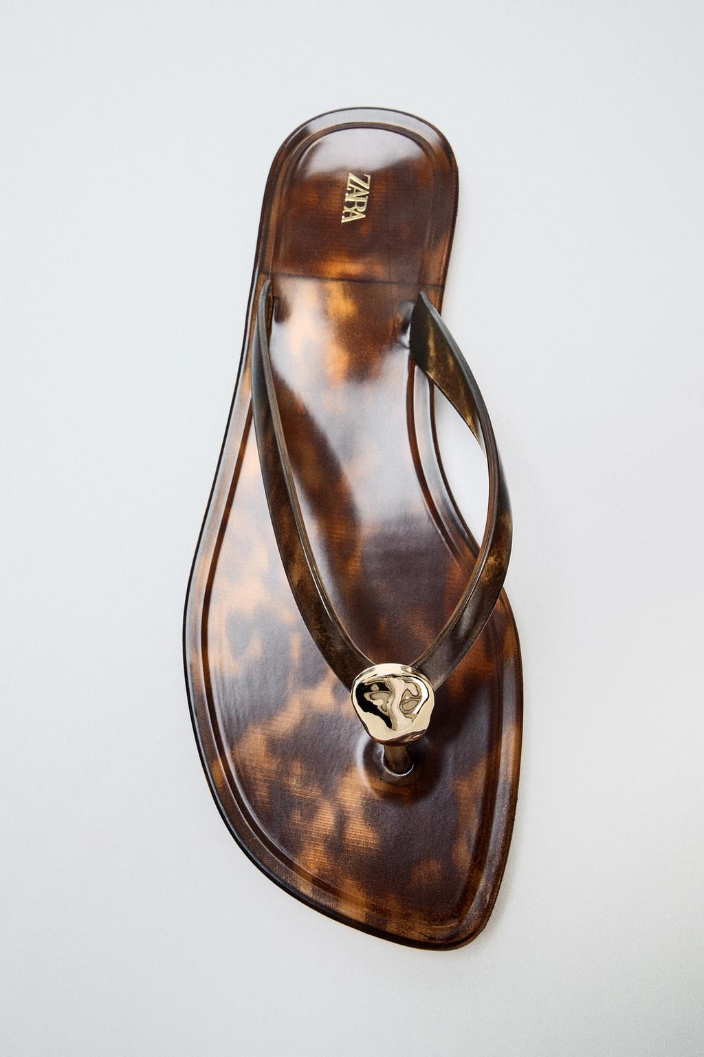 FLAT SANDALS WITH DETAIL