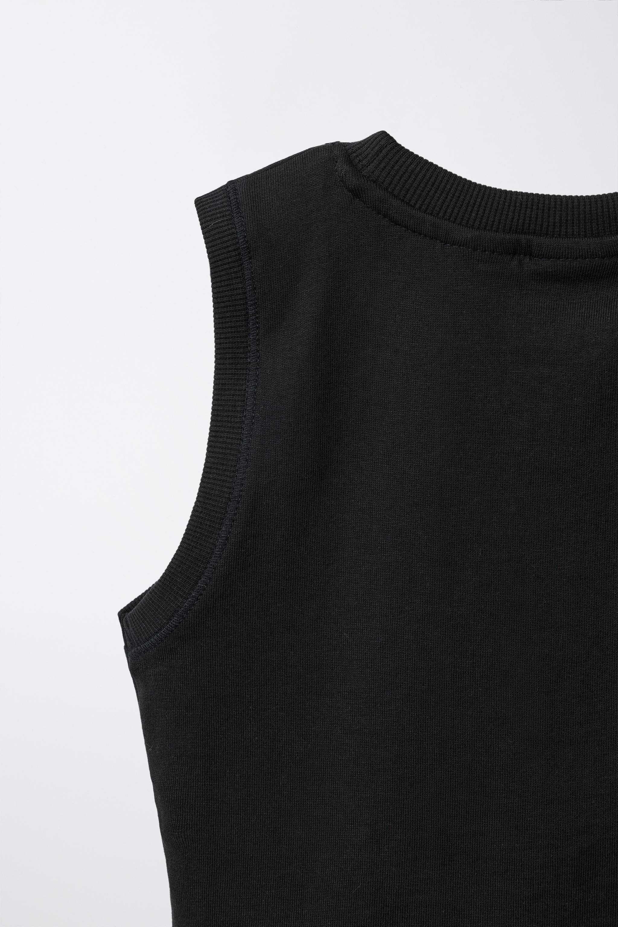 PLAIN SLEEVELESS T-SHIRT