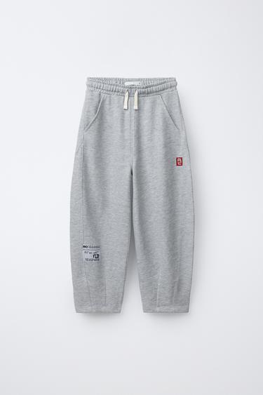 بنطلون بتصميم برميل وبطاقة - رمادي فيجوريه by Zara