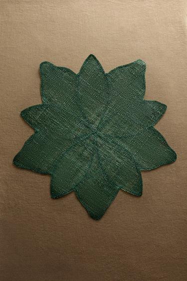 CHRISTMAS RAMIE POINSETTIA PLACEMAT - Green by Zara