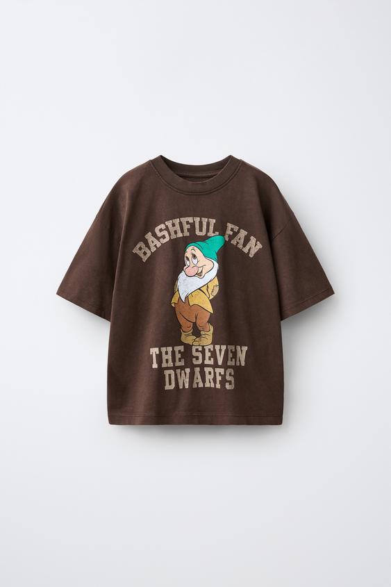 CAMISETA ESTAMPADO ENANITO BLANCANIEVES © DISNEY - Marrón vigoré de Zara - Imagen 0