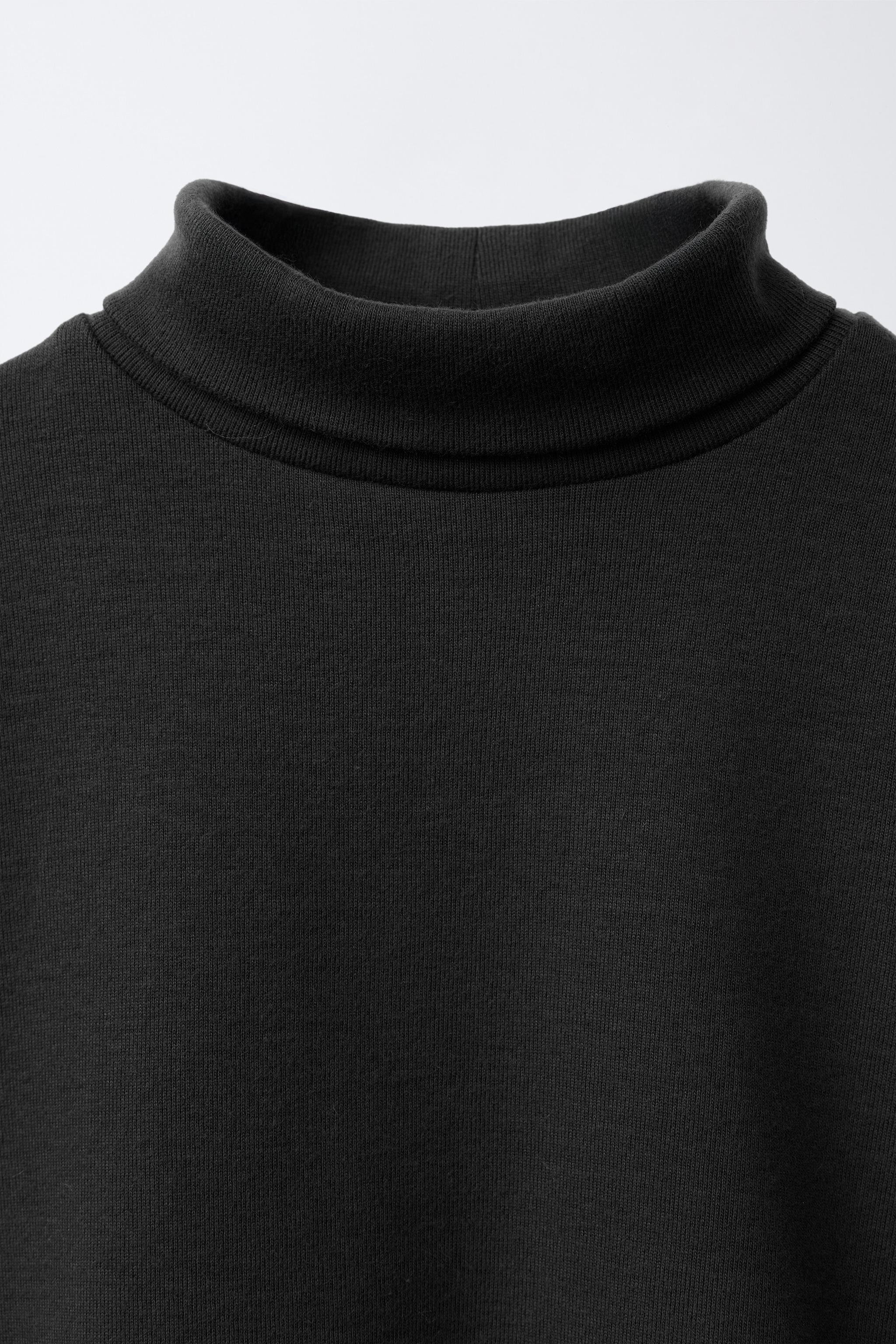 TURTLENECK T-SHIRT