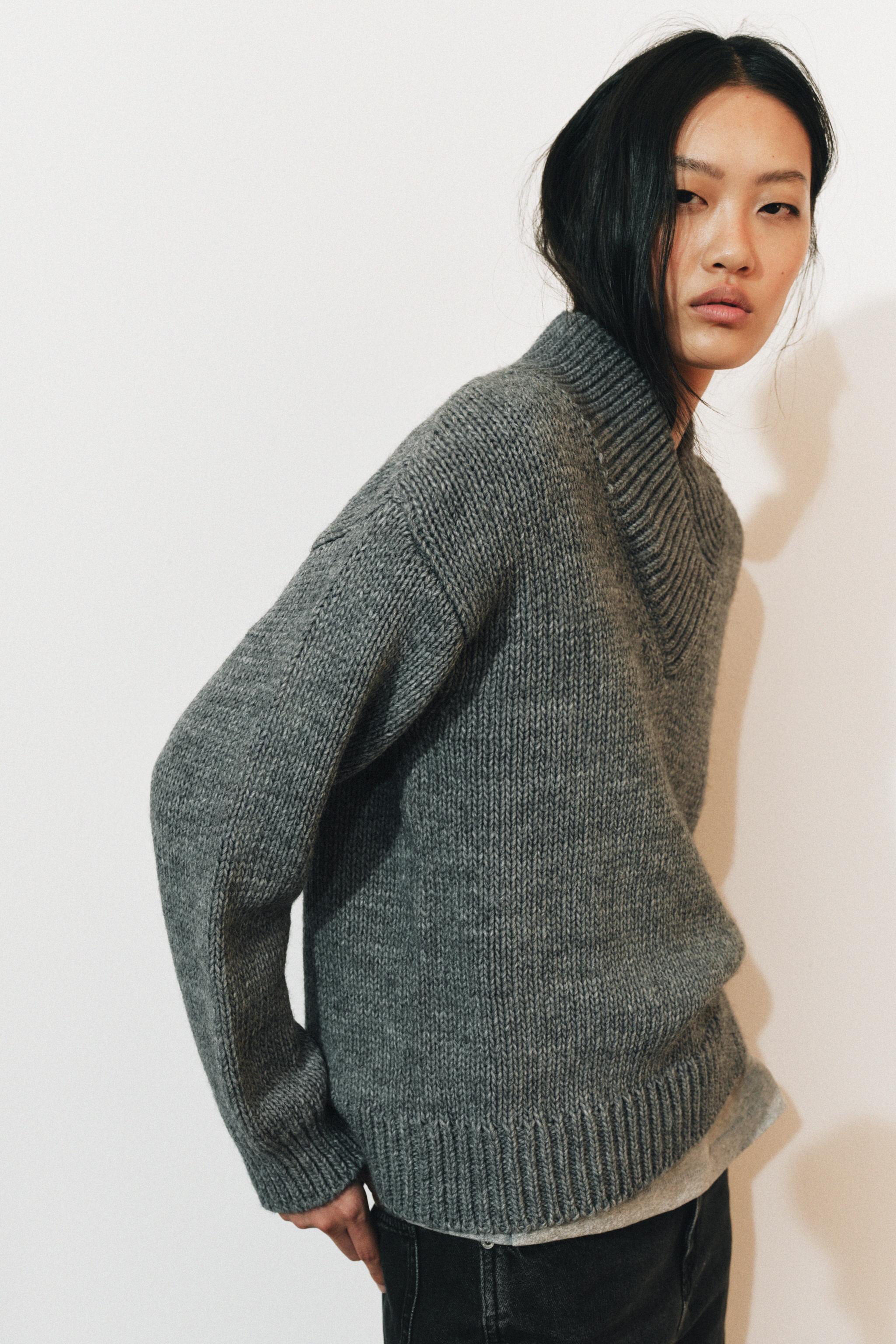 V-NECK KNIT SWEATER