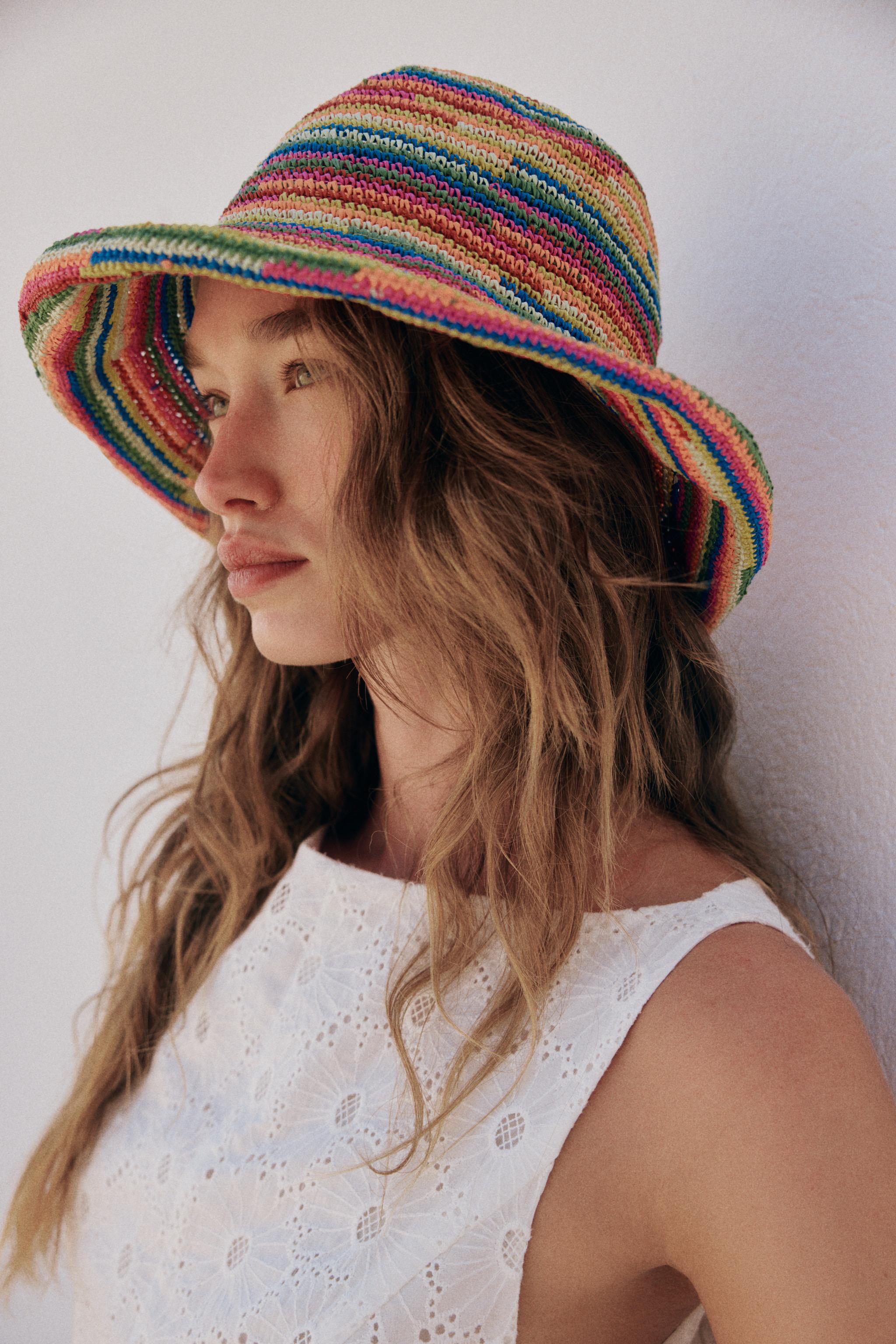 Женские головные уборы Zara COLOR-BLOCK BUCKET HAT