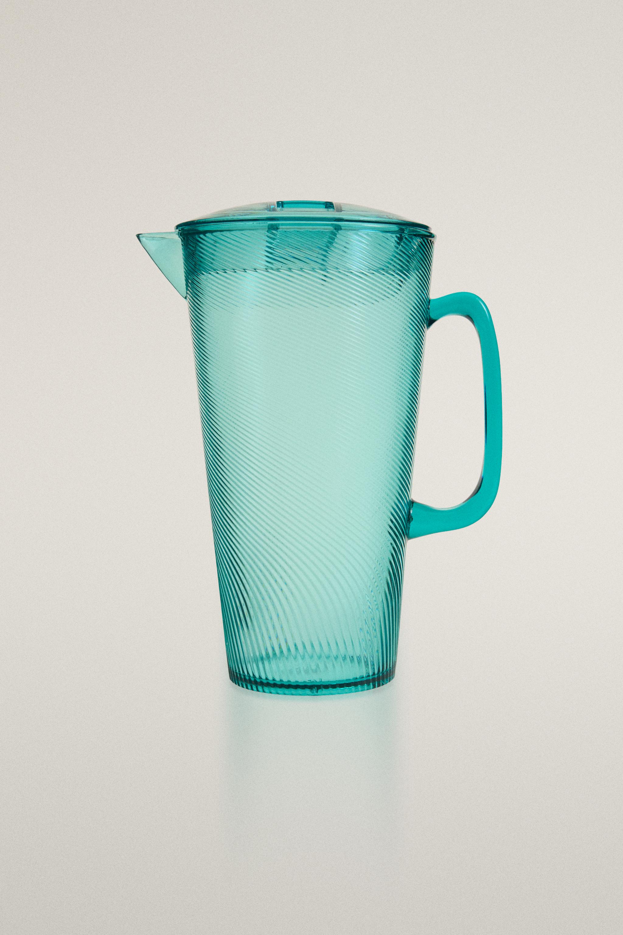 ACRYLIC PITCHER WITH LINES