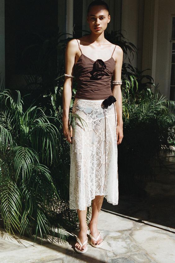 TOP DRAPÉ FLEUR EN RELIEF - Marron de Zara - Image 0