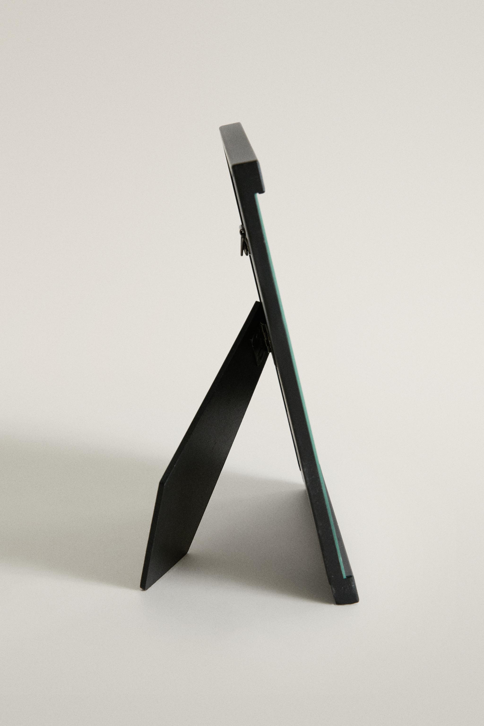 BLACK METAL PICTURE FRAME