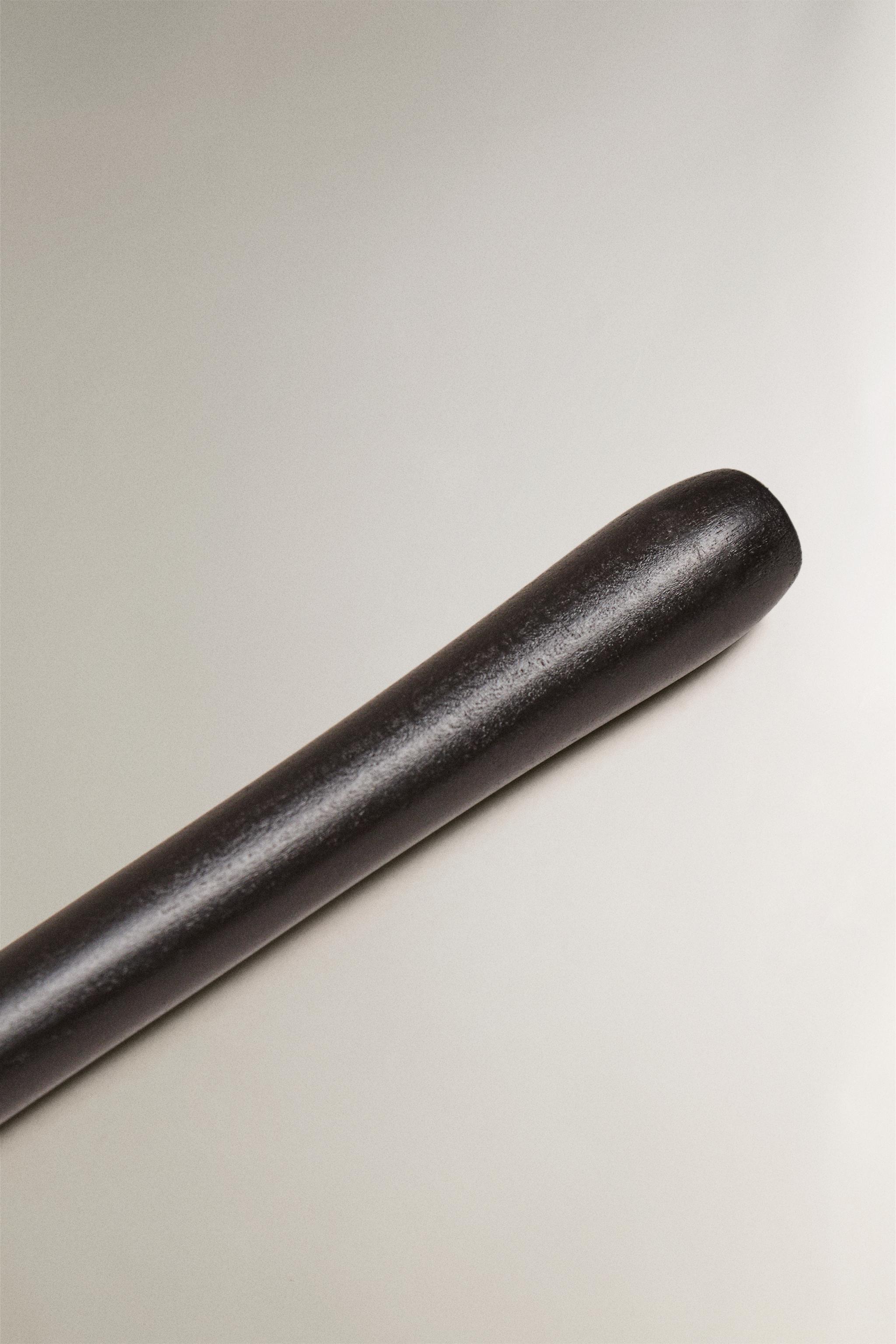 GARDEN RAKE WITH WOODEN HANDLE