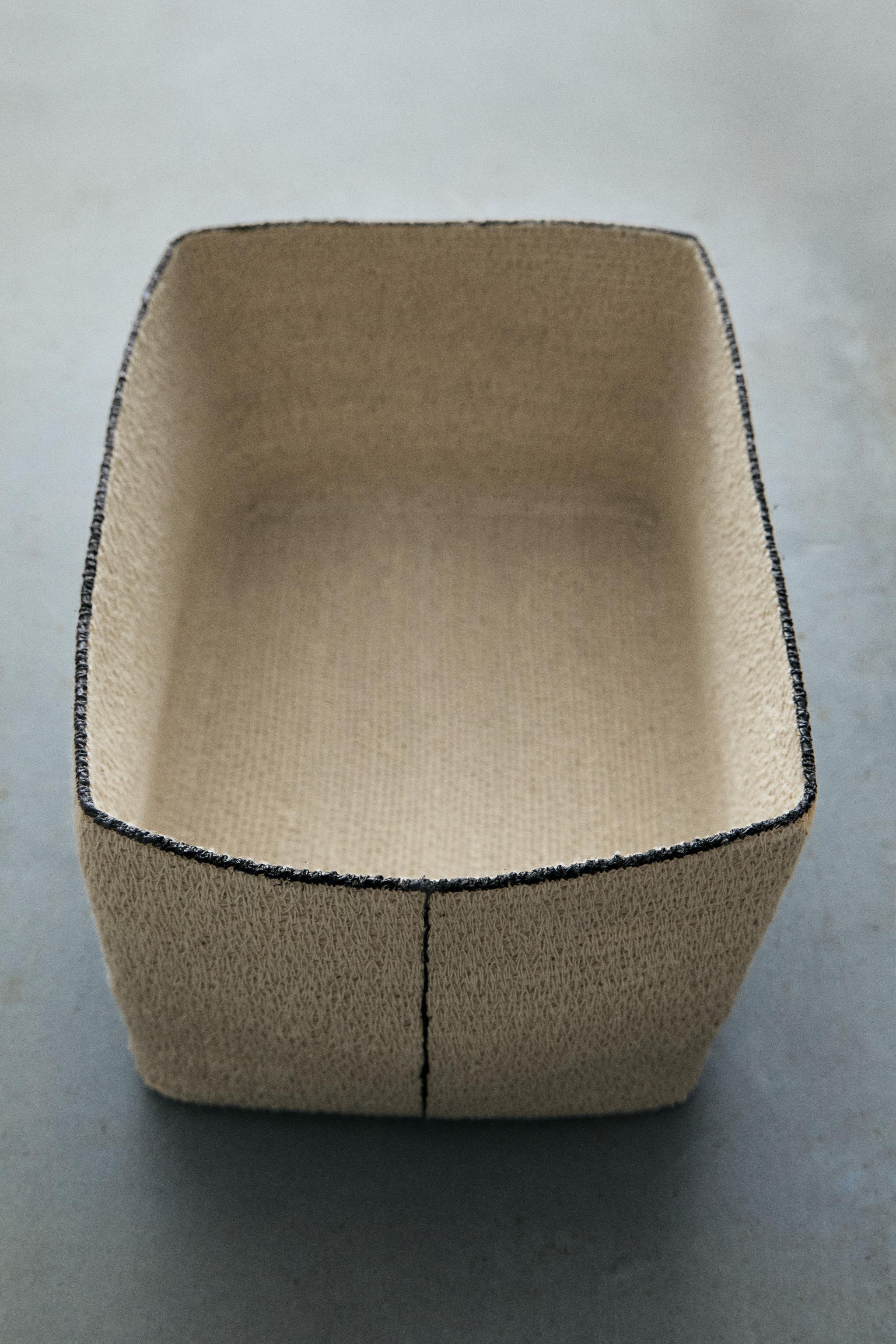 SQUARE BASKET WITH LINE