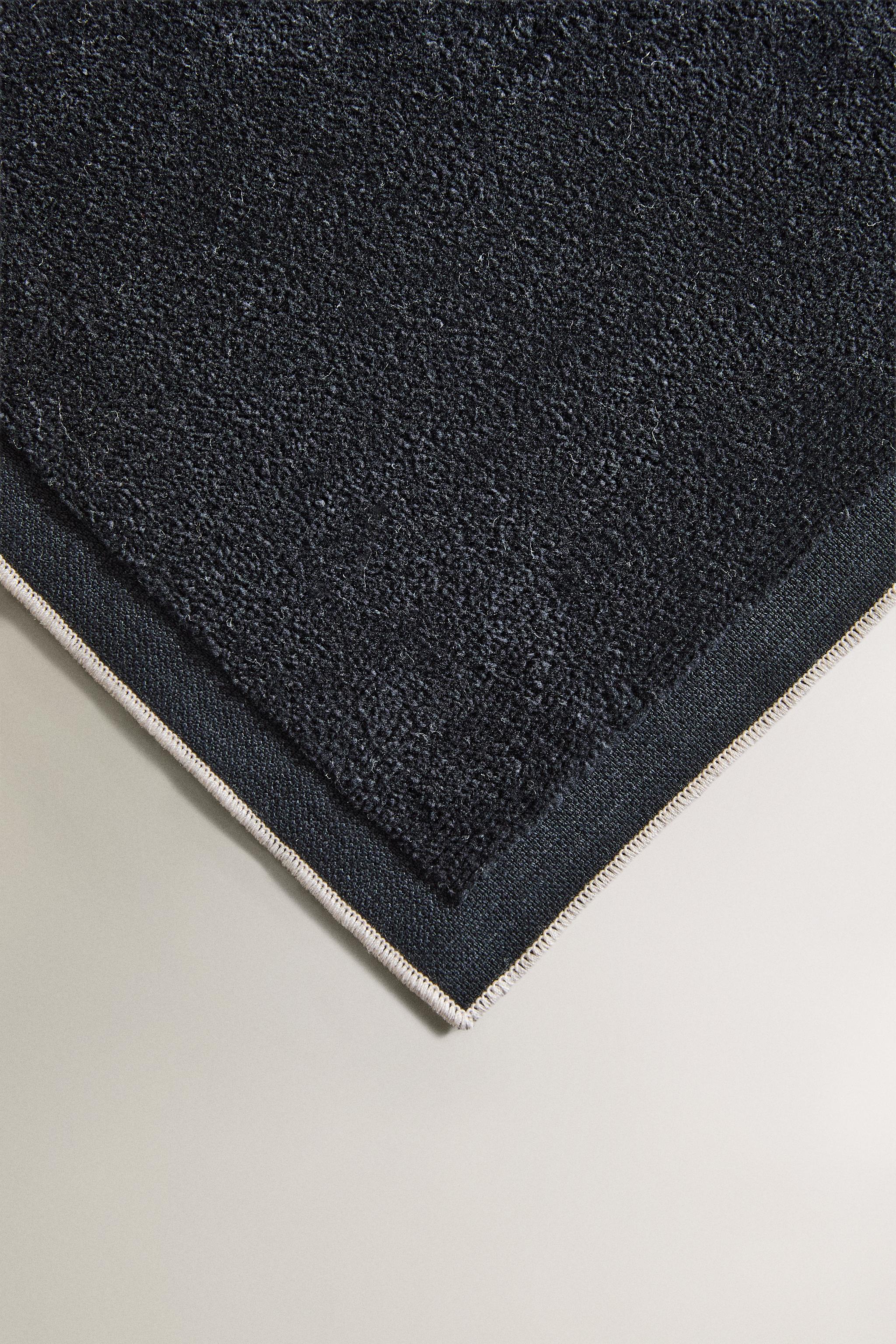 VELOUR OVERLOCK BATH TOWEL