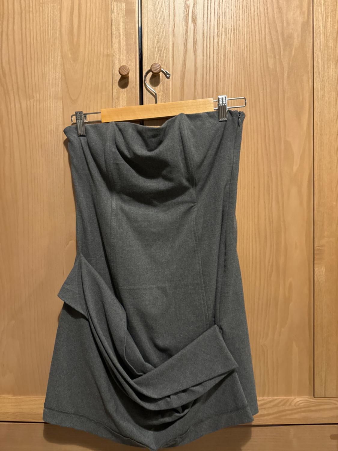 STRAPLESS DRESS