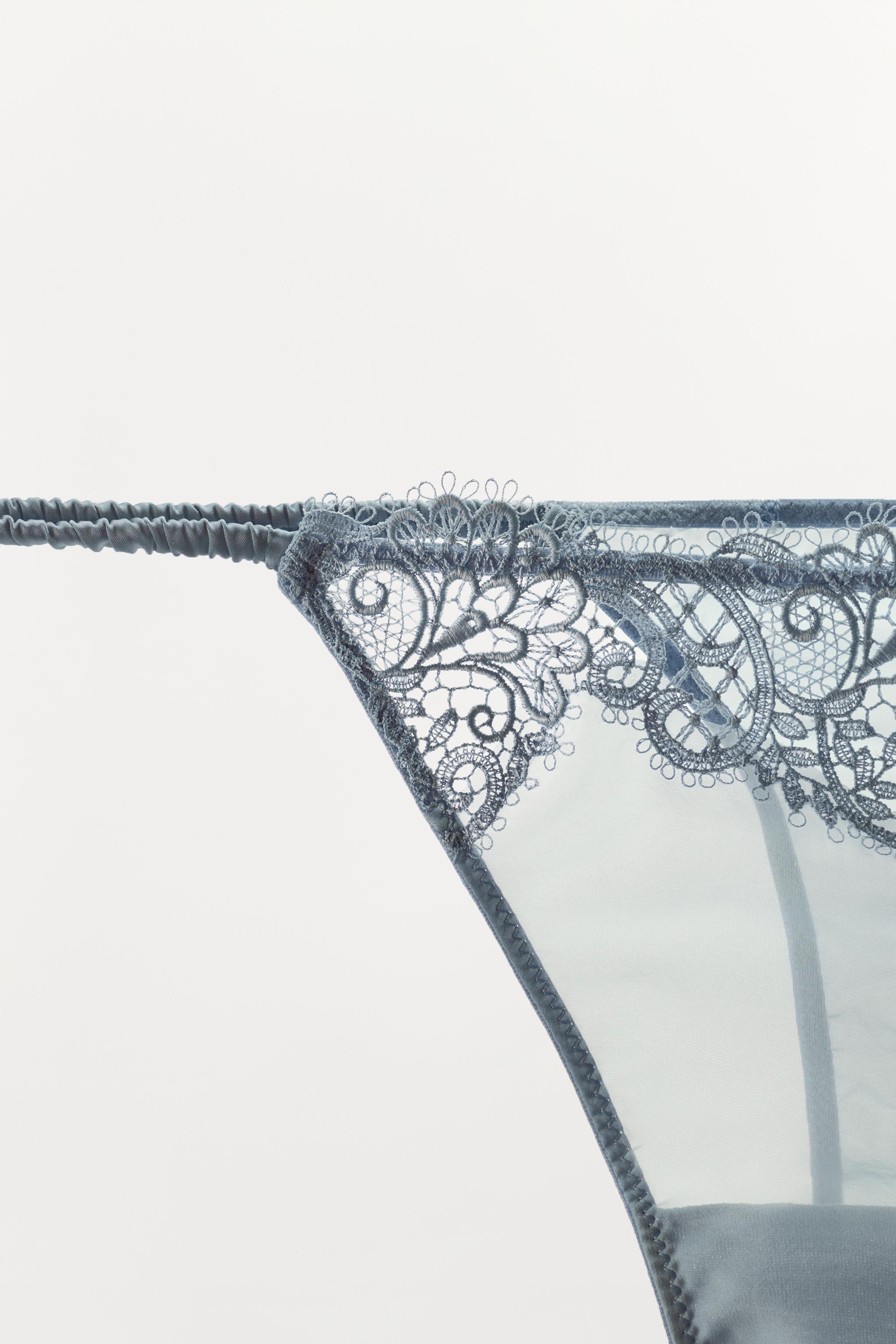TANGA DENTELLE