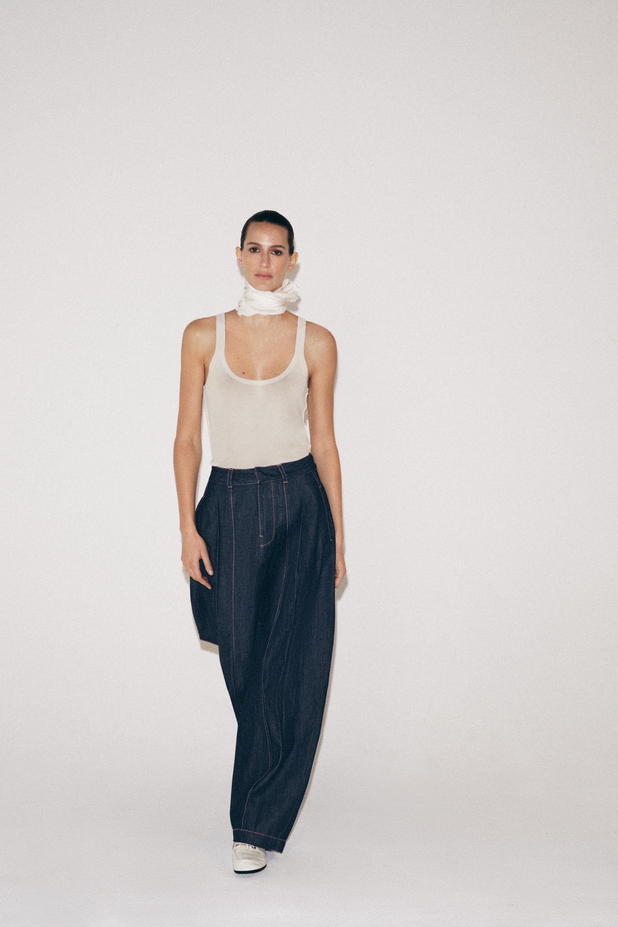 TOP EN MAILLE FINE SANS MANCHES