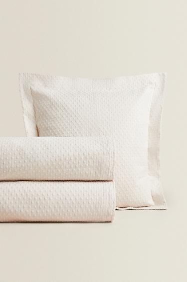COLCHA DISEÑO PUNTOS - Beige de Zara