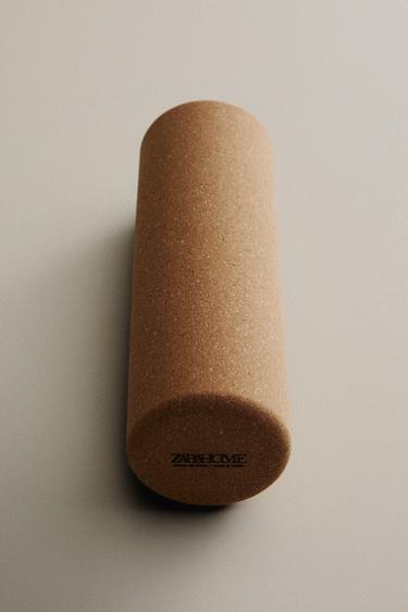 RODILLO CORCHO YOGA - Marrón de Zara