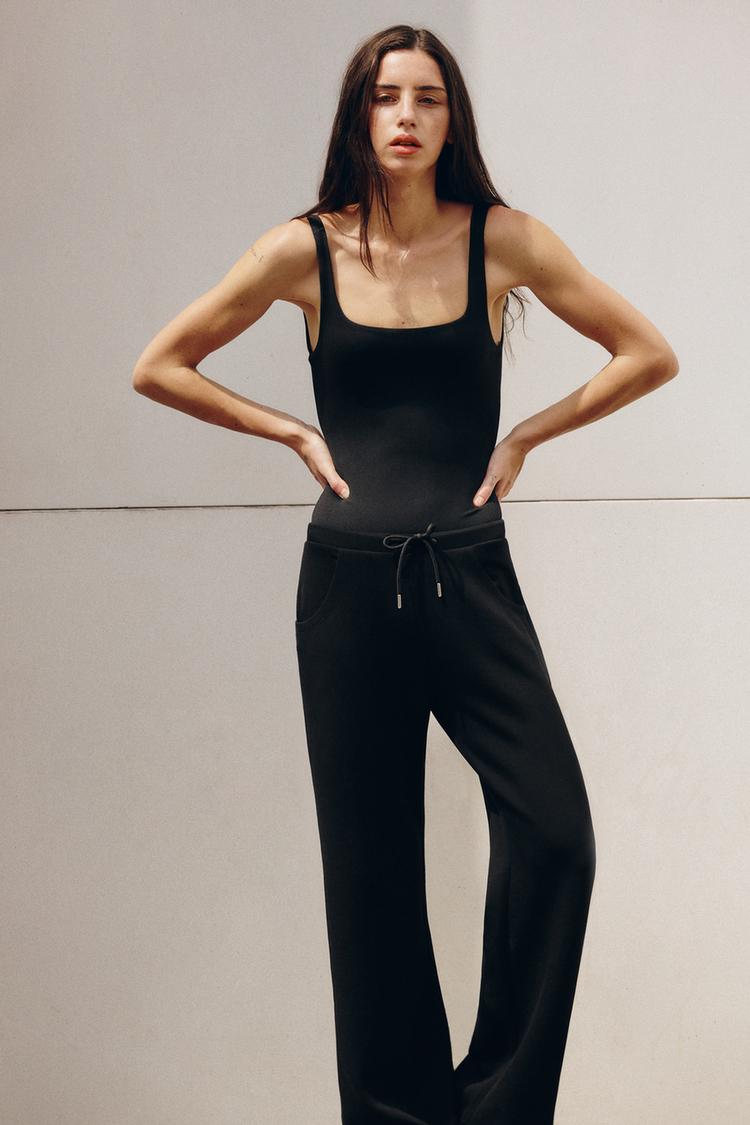 BODYSUIT ELASTIZADO CON ESCOTE CUADRADO