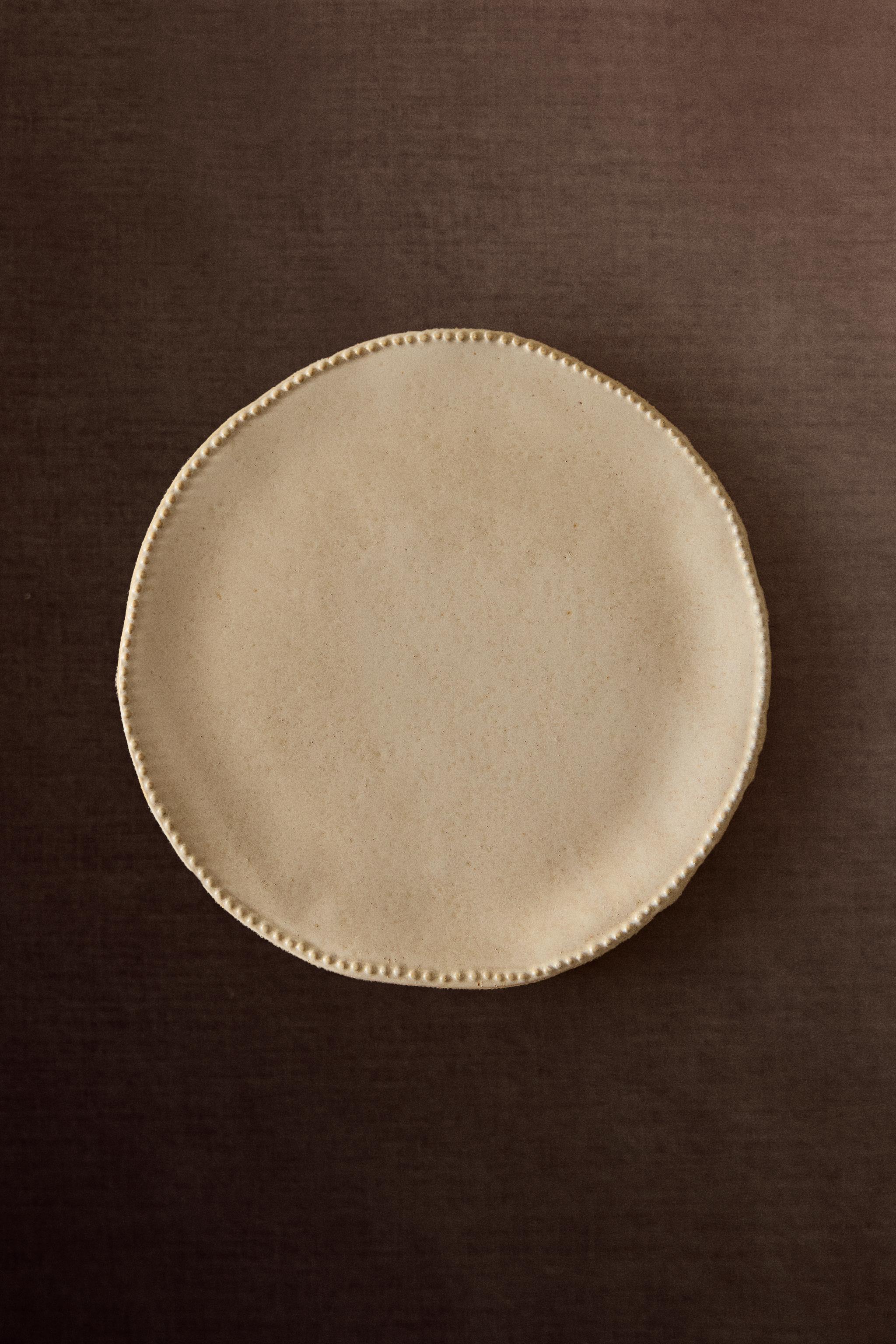 EMBOSSED STONEWARE DESSERT PLATE