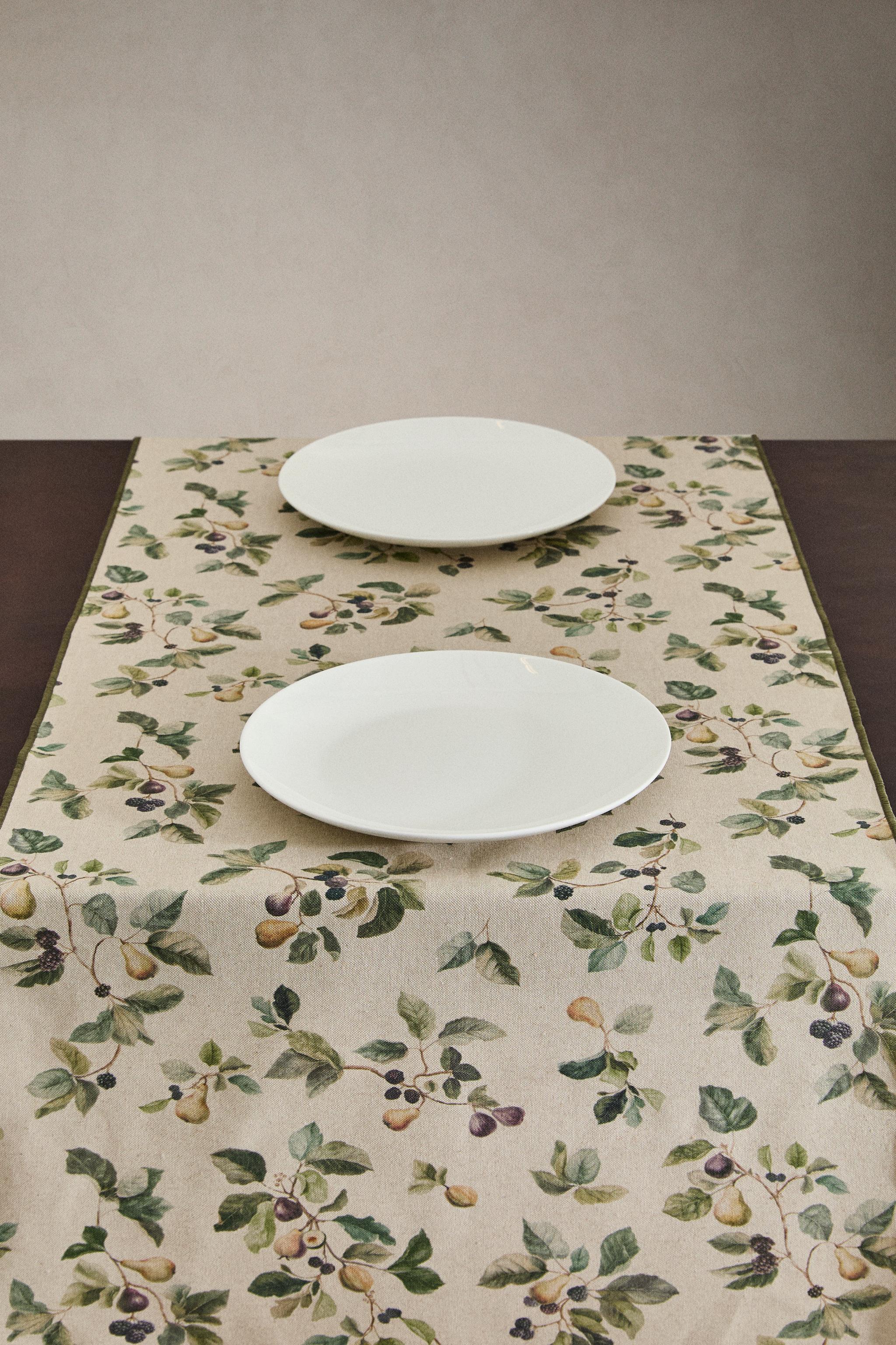 FRUIT PRINT TABLE RUNNER