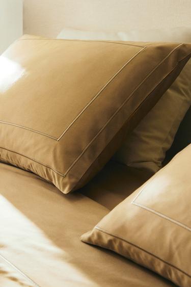 TAIE D’OREILLER SATIN DOUBLE FESTON - Beige de Zara - Image 5