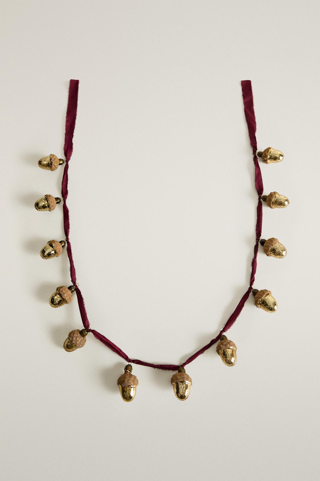 CHRISTMAS ACORN GARLAND