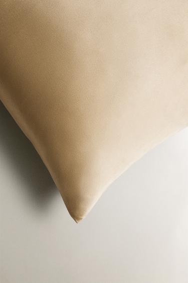 100% MULBERRY SILK PILLOWCASE - Gold by Zara - Image 3