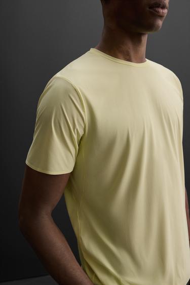 T-SHIRT TECHNIQUE LÉGER - Citron vert de Zara - Image 4