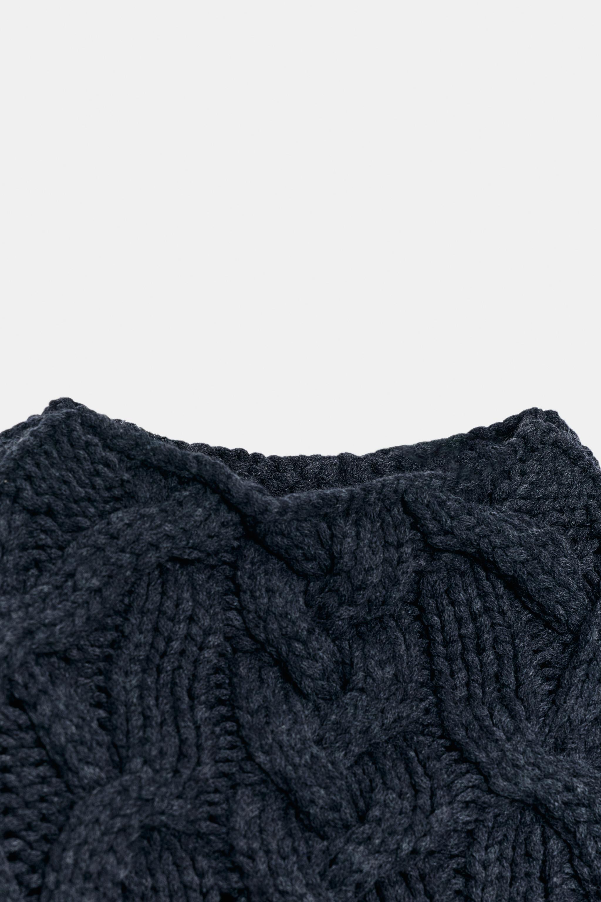 CABLE KNIT VEST