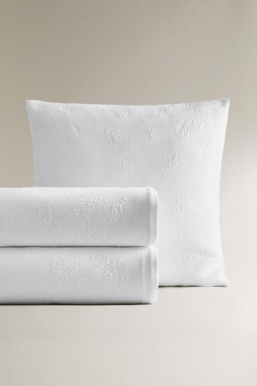 COLCHA COM JACQUARD COM ESTAMPA FLORAL - Branco da Zara