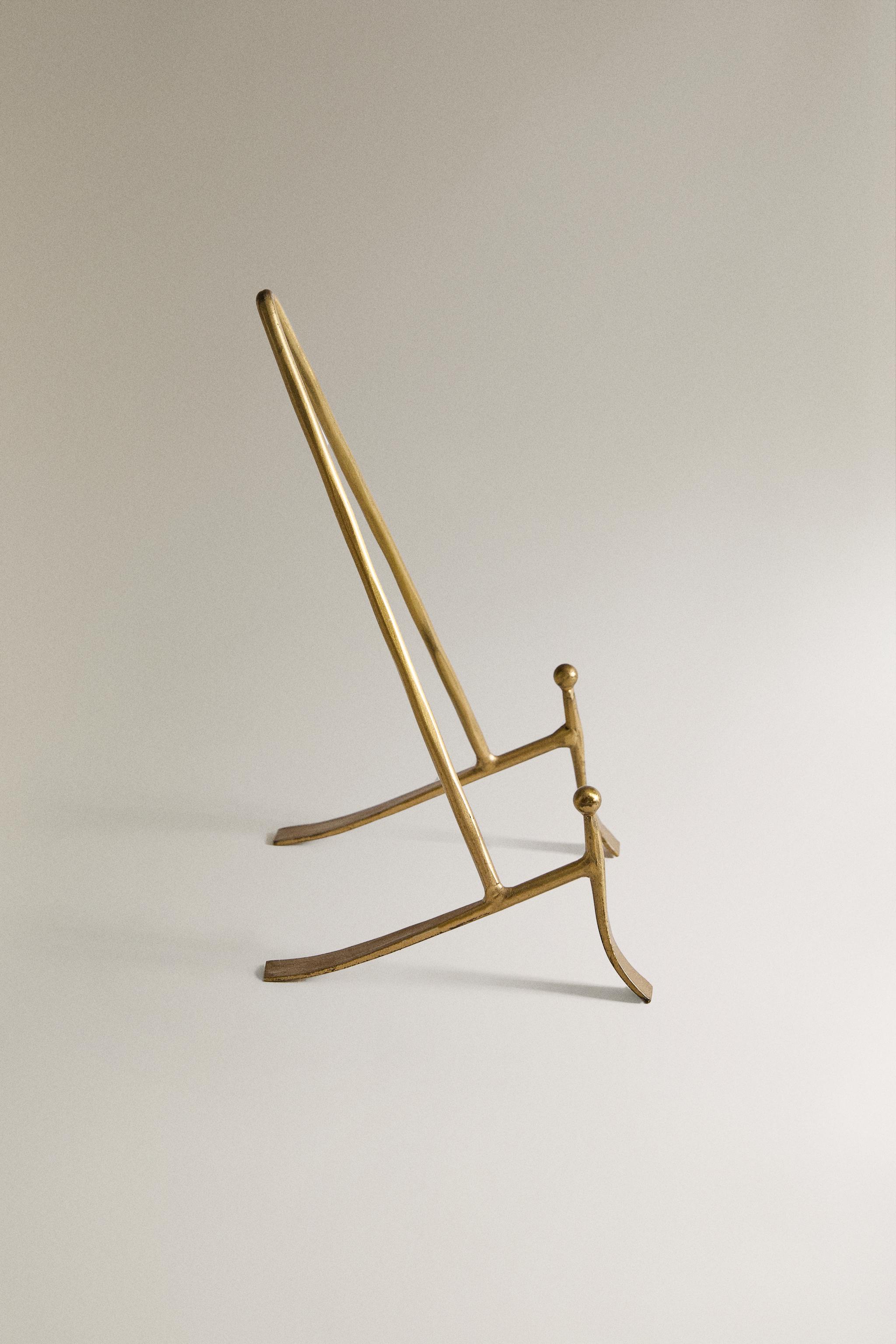 GOLD METAL DISPLAY STAND