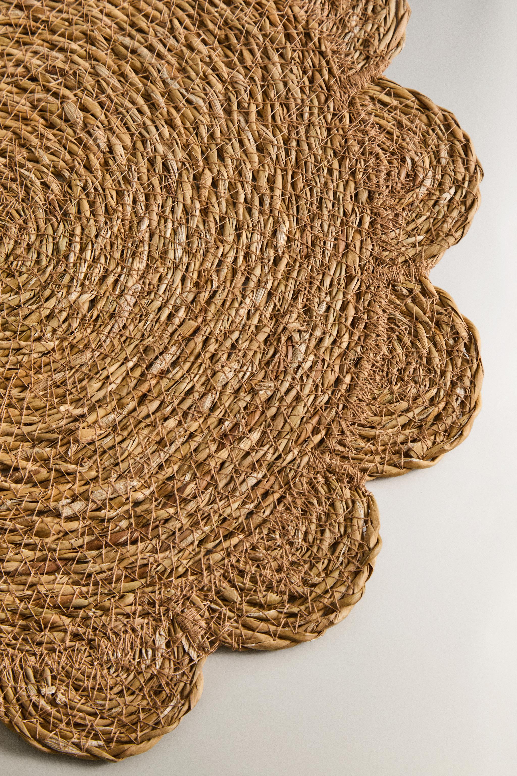 FLORAL RATTAN PLACEMAT — Light beige