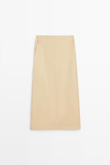 Jupe midi en cuir nappa - Gaufrette de Zara