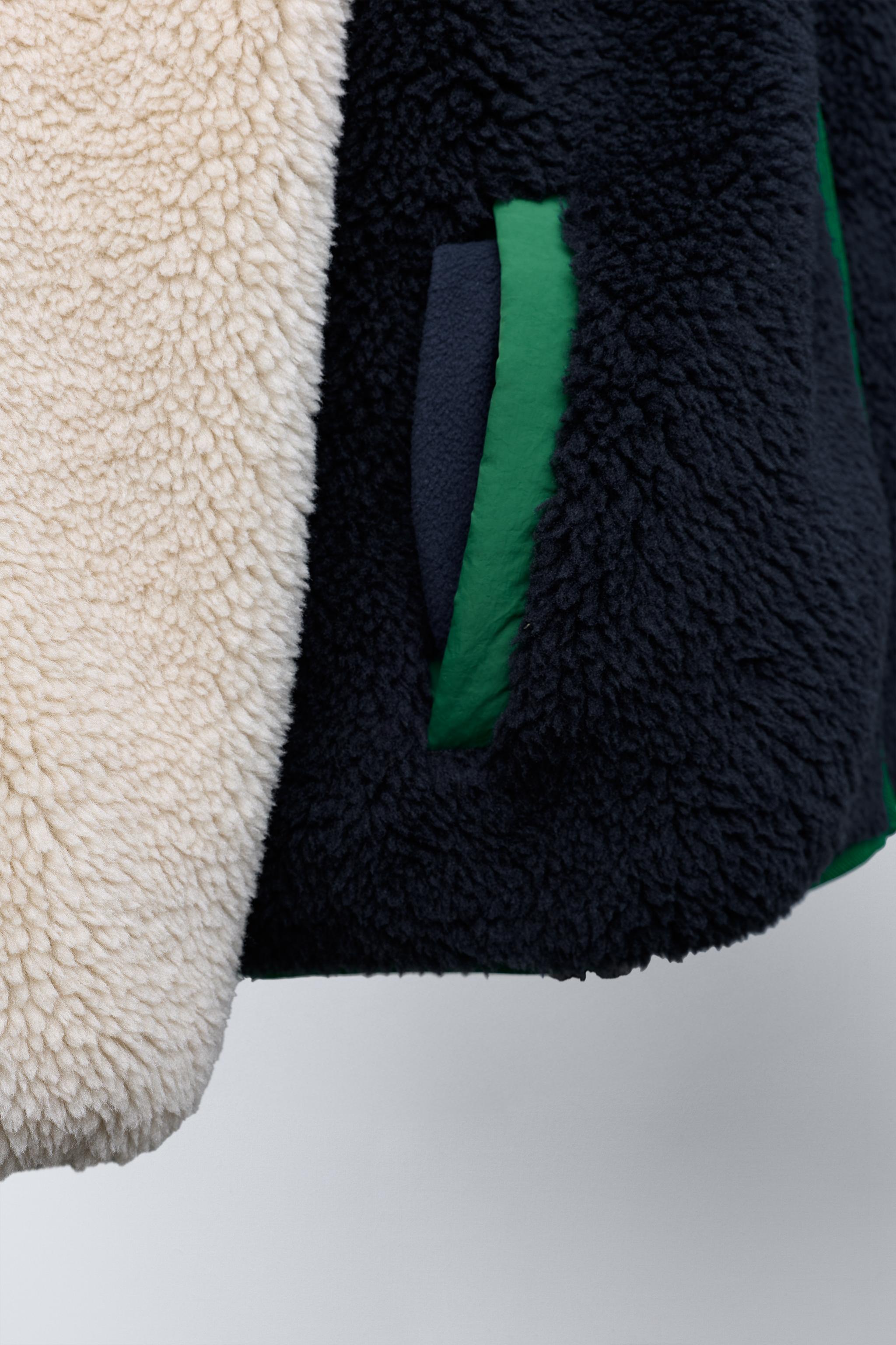 BLOUSON EFFET MOUTON À CAPUCHE COLOR BLOCK