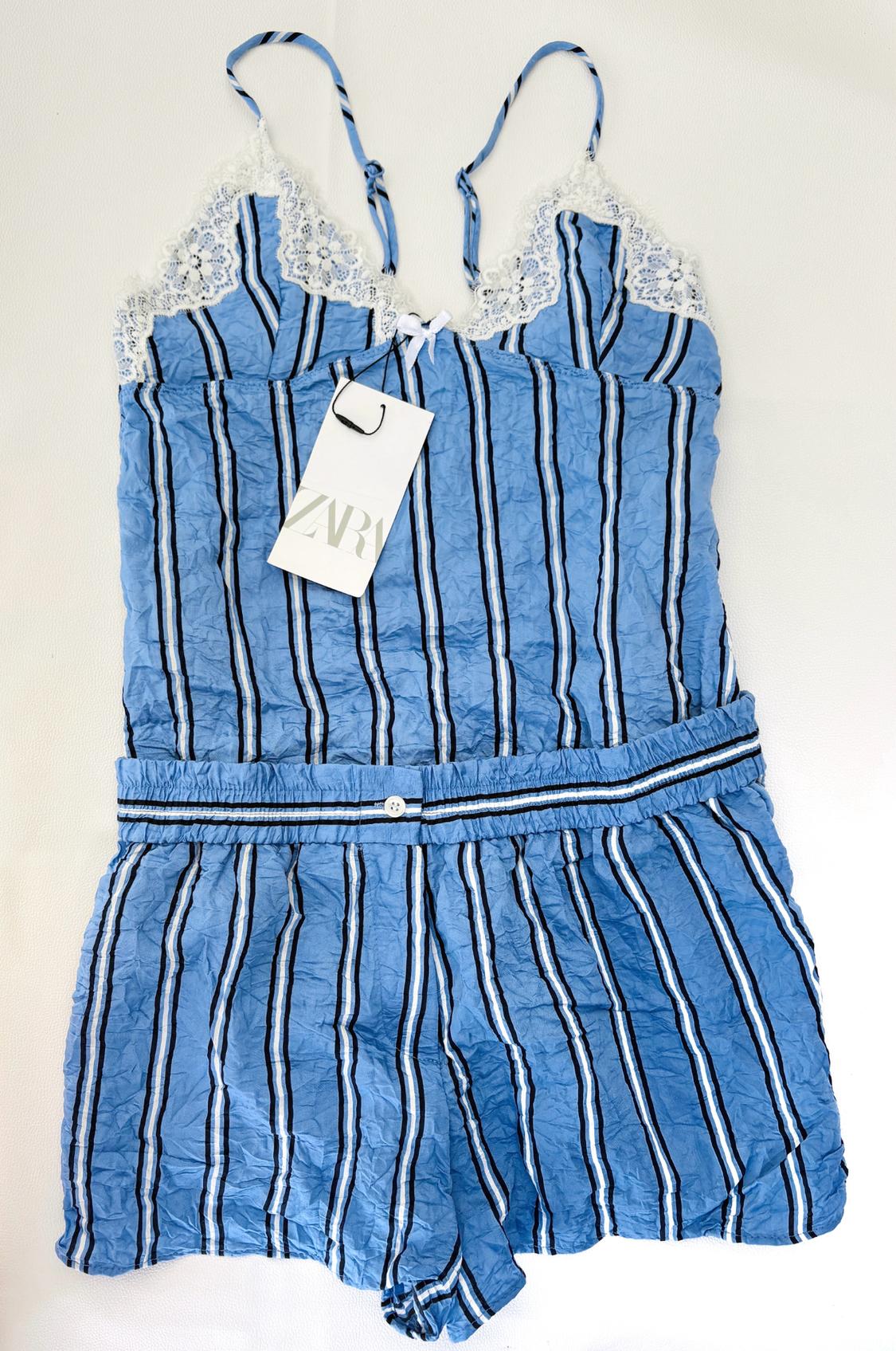 Blue set with black and white stripes, featuring a lace top and shorts on a white background. Label with the text ZARA.