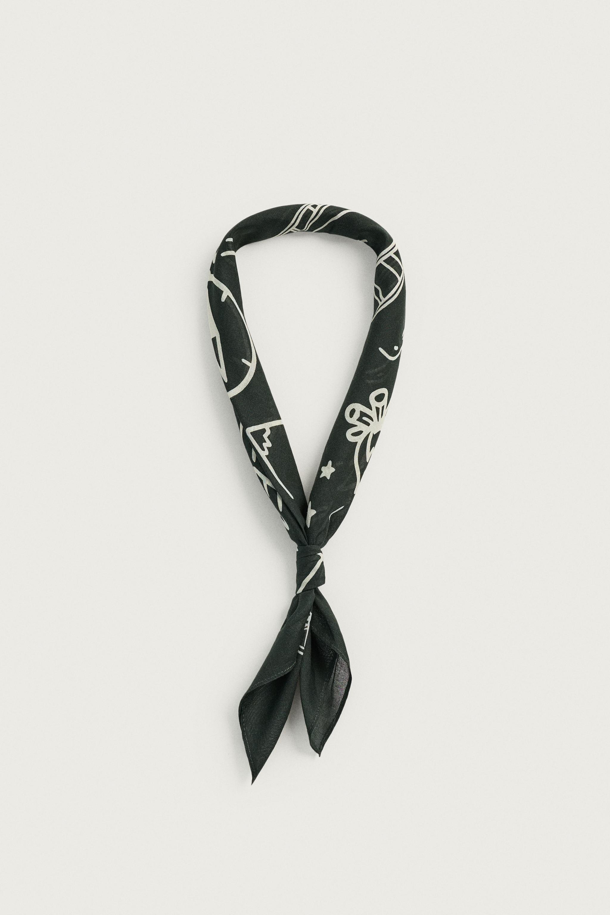 GRAPHIC PRINT BANDANA — Green